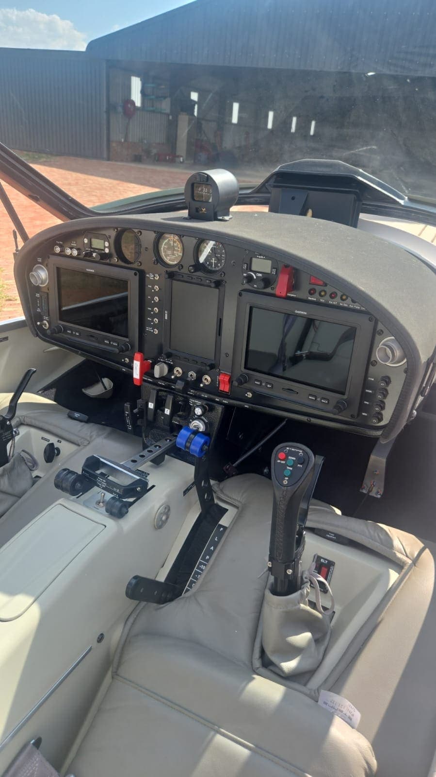 Stemme S12 cockpit with the instrument panel