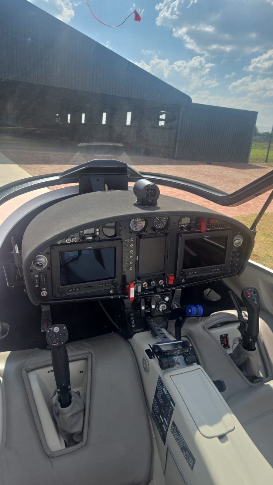 Stemme S12 cockpit, second view
