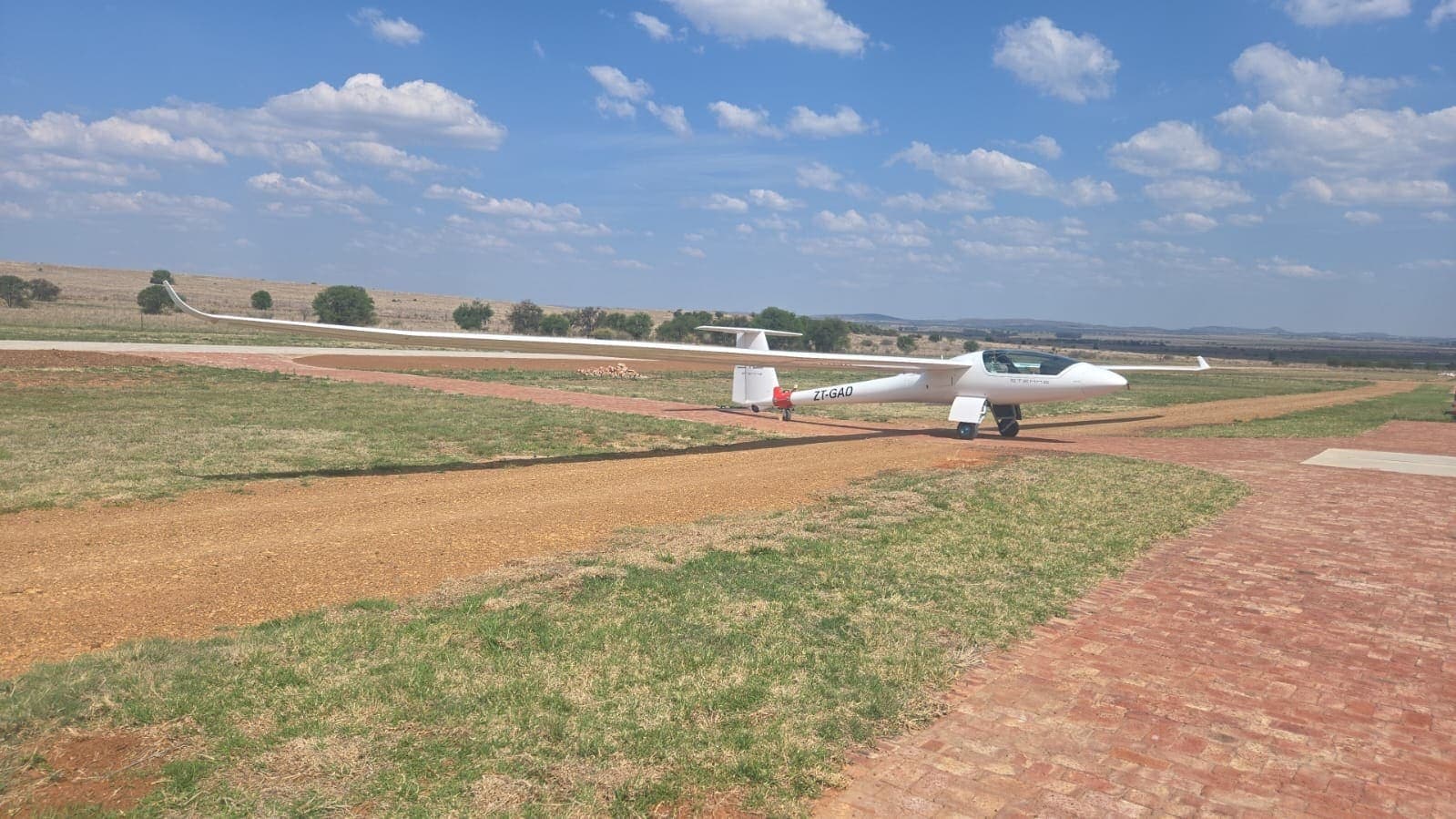 Stemme S12 on the airfield, further view
