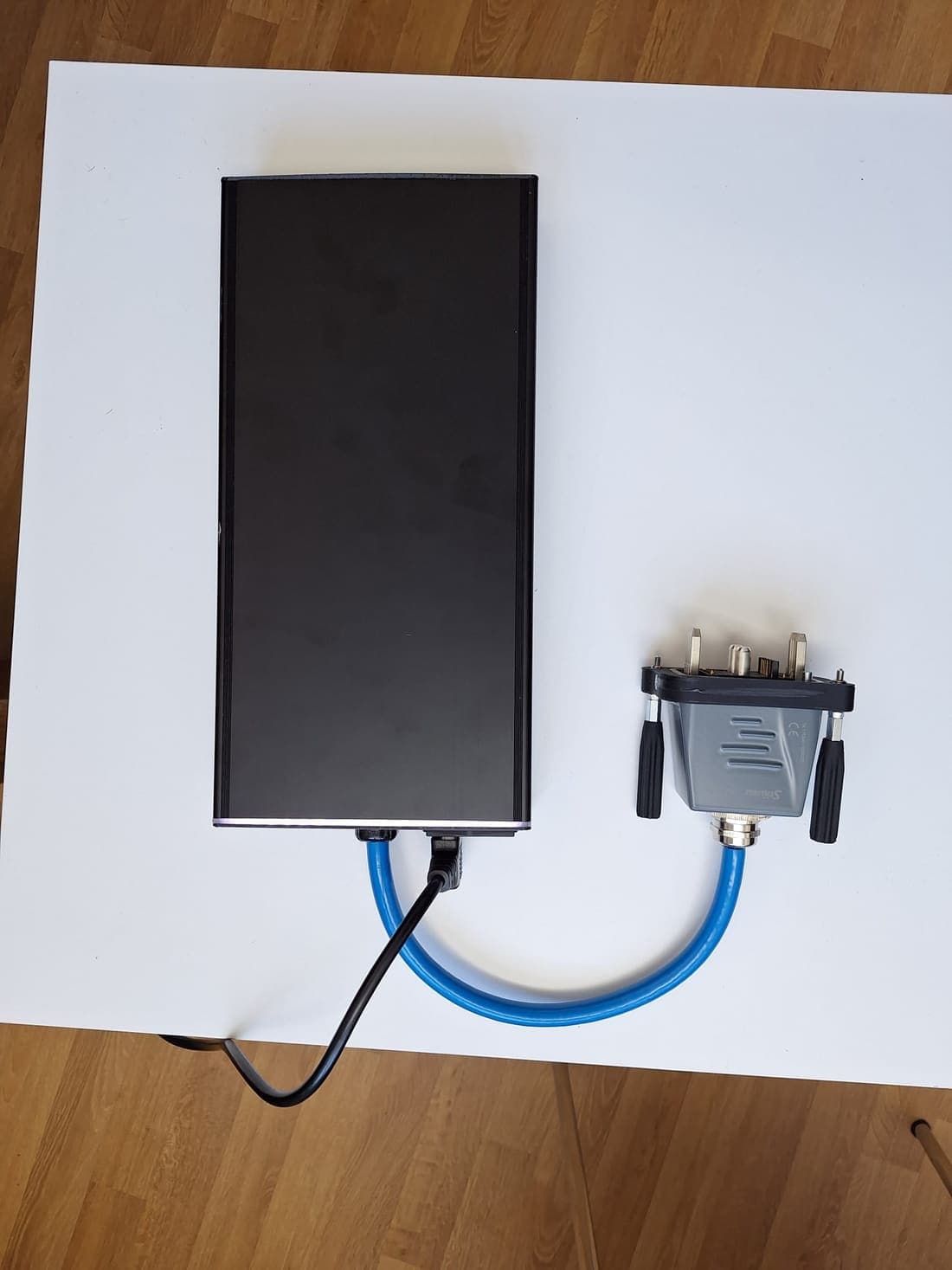 The Compact Smart Charger — additional view