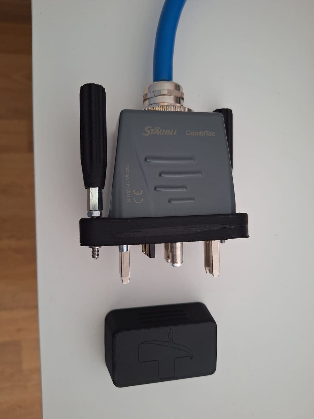 The Compact Smart Charger — additional view