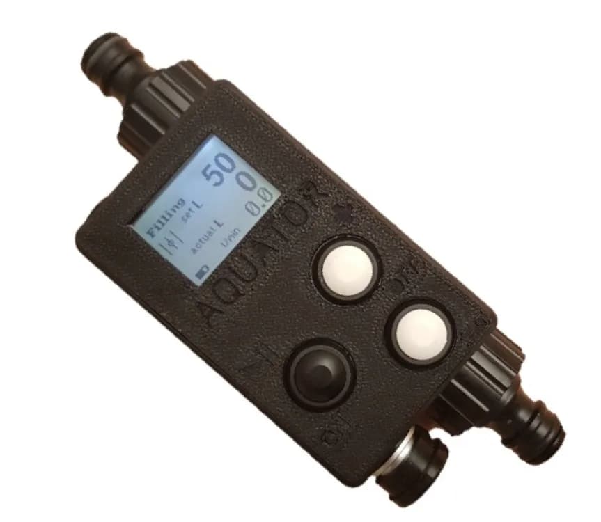 Der Aquator-Wasserballast-Controller mit Display und Anschlüssen